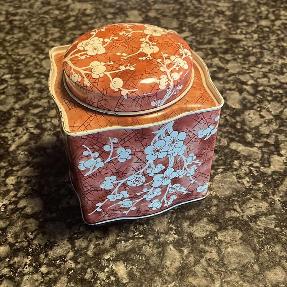 Collectible Daher Square Floral Tea Tin Container‎ Made in England